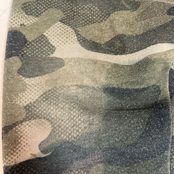 Kids Under Armour Camo Jogger set 5T - Picture 3 of 6